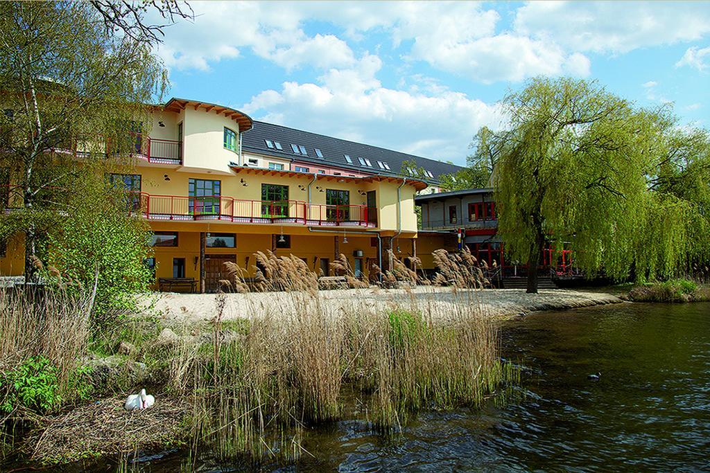 Seminar- Und Gaestehaus Flussbad Gartenstrasse Berlín Exterior foto